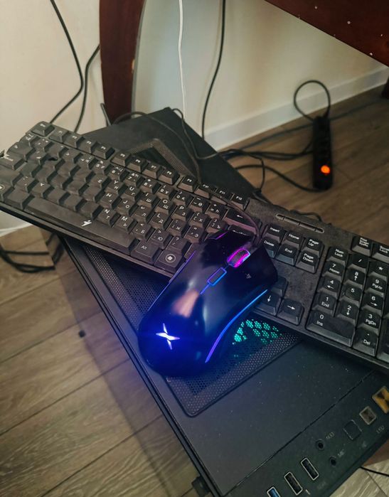 Компьютерная клавиатура и мышка