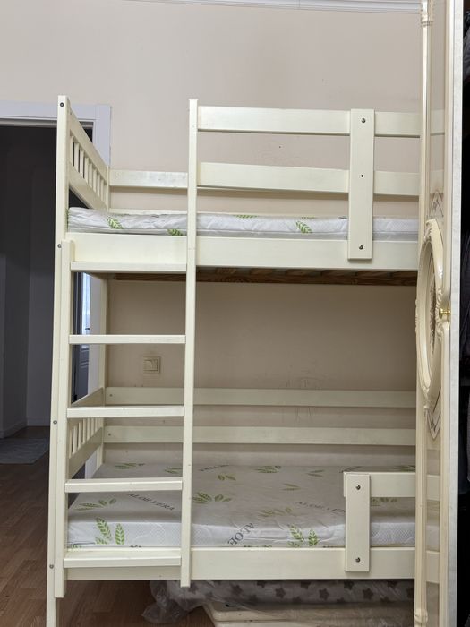 Детская двухьярусная кровать с матрасами!!!