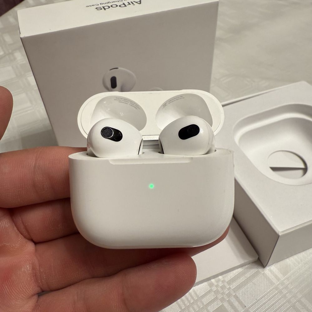 AirPods 3 почти новый