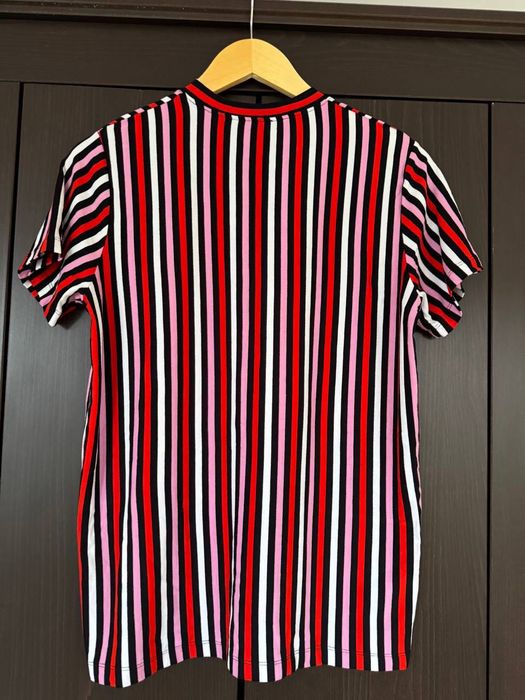 Тениски на райе: синя и less drama, more techno