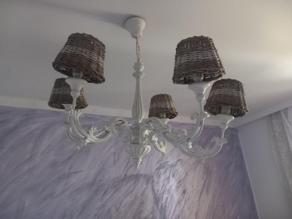 Candelabru din lemn