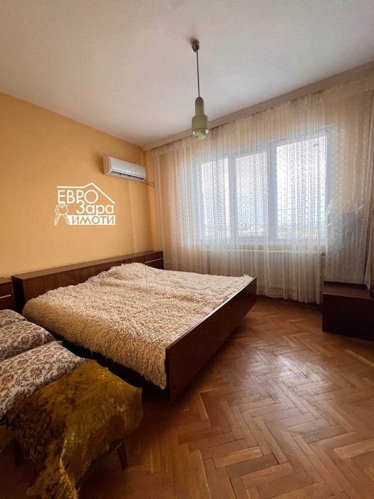 Четиристаен апартамент за продажба под Шесто Основно Училище