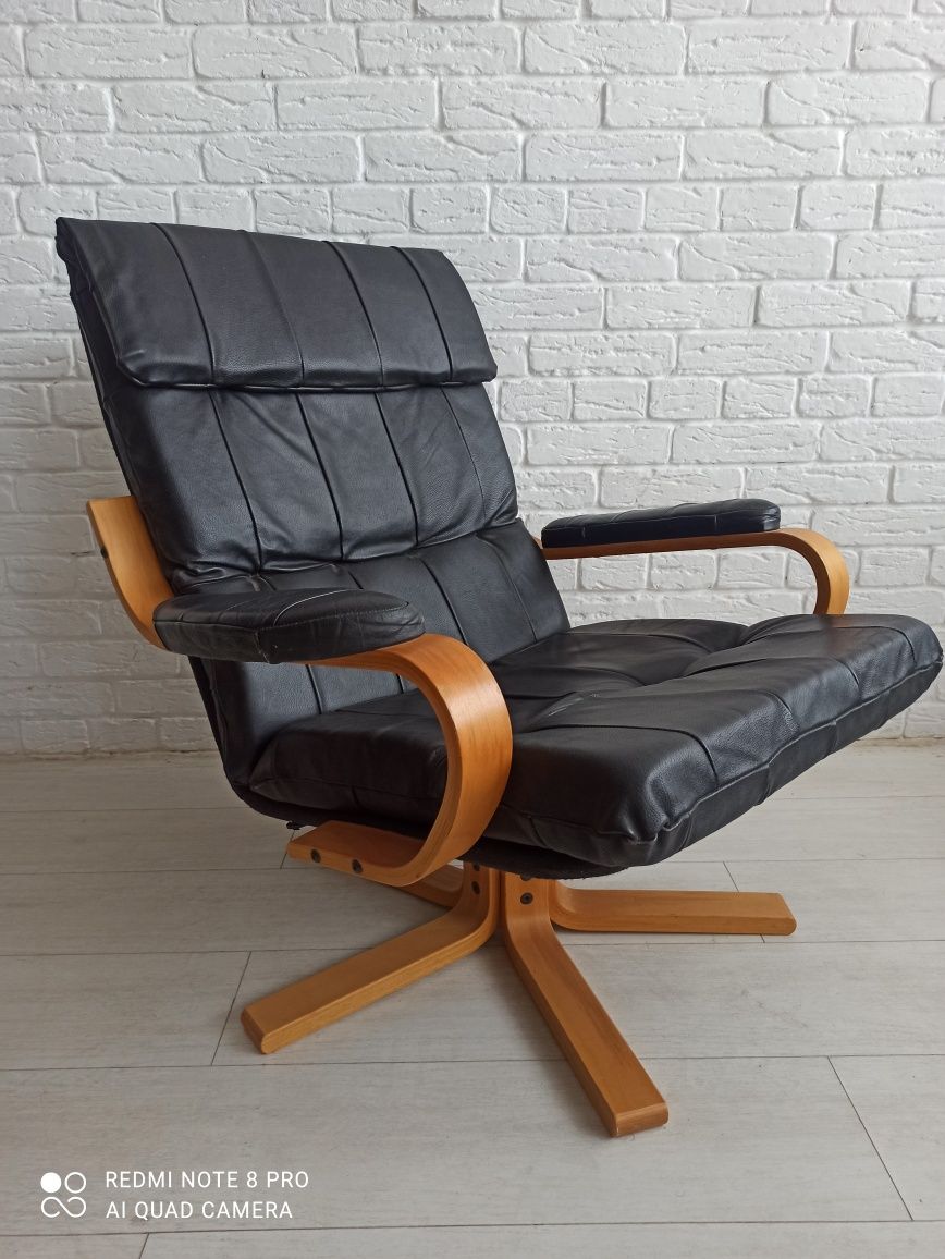 Две кожени кресла Mid-Century Modern  chairs