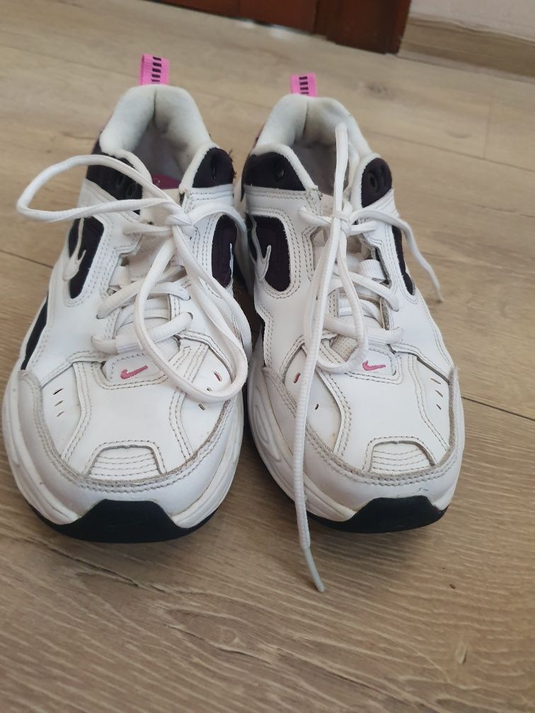 Vând adidasi Nike marimea 38