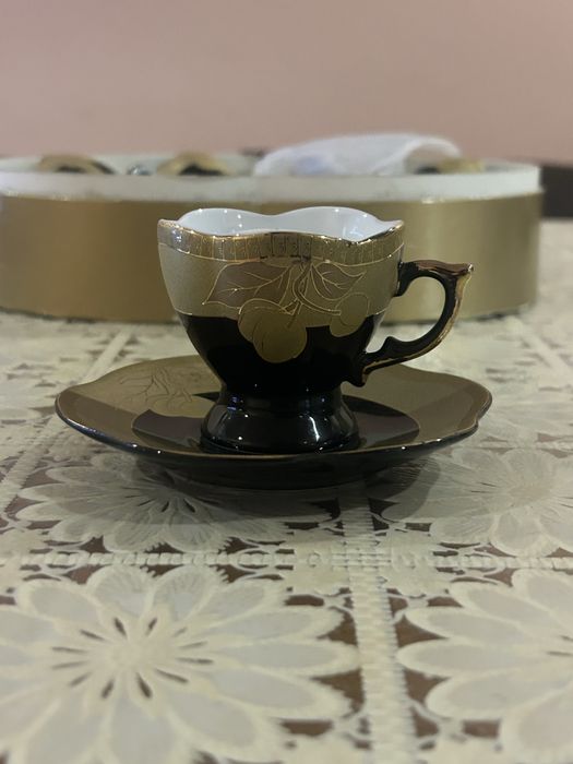 Продавам сервиз с чаши Sitra комплект от 6 броя чаши и чинийки