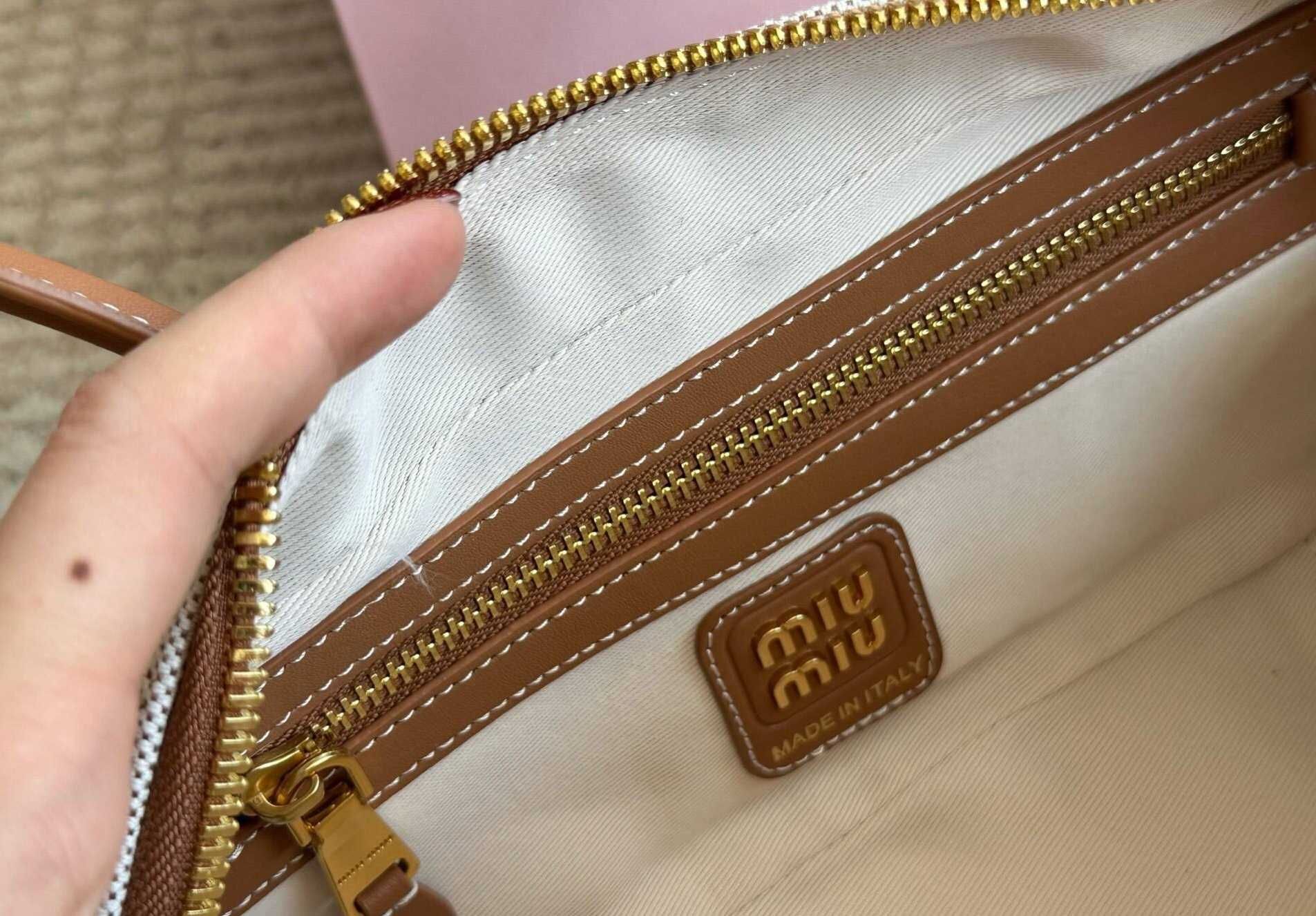 Дамска чанта Miu Miu