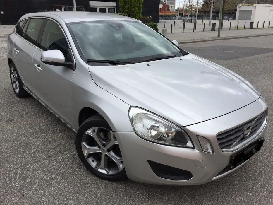Volvo V60 Volvo V60 an 2011, Masina personala, 163CP, motor Volvo in 5 cilindri