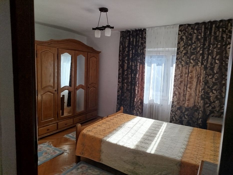 Apartament 3 camere de inchiriat.