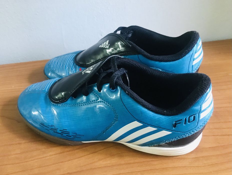 Детски футболни обувки за зала ADIDAS F10 - 36 номер