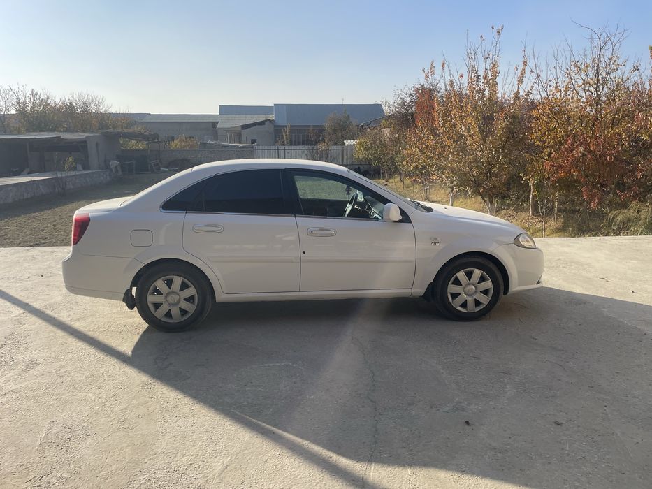 срочно продается машина Gentra 2018