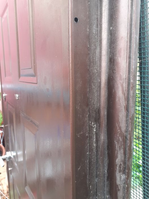 Vând ușă metalică