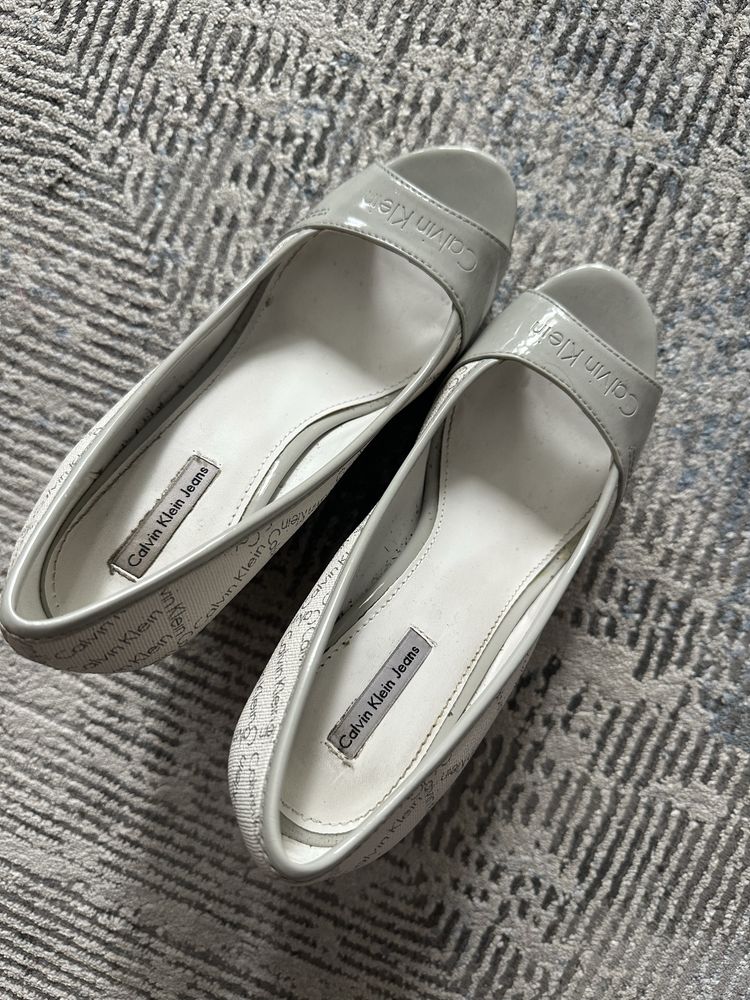 Calvin Klein обувки на платформа