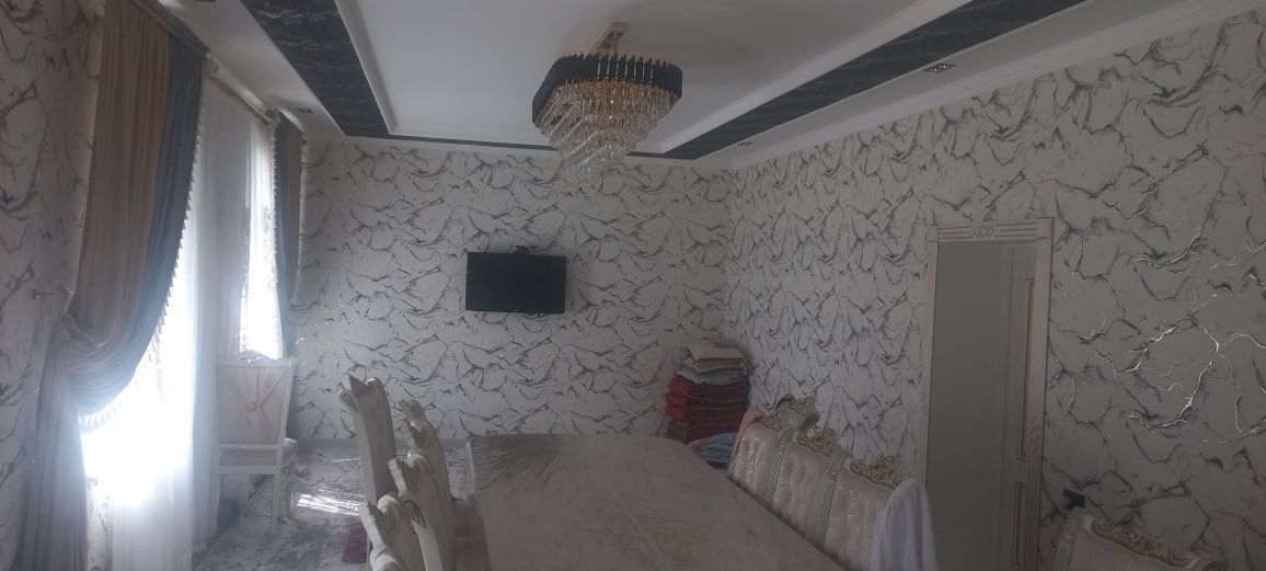 Shahar markazida (krasniy dacha) uchastka sotiladi
