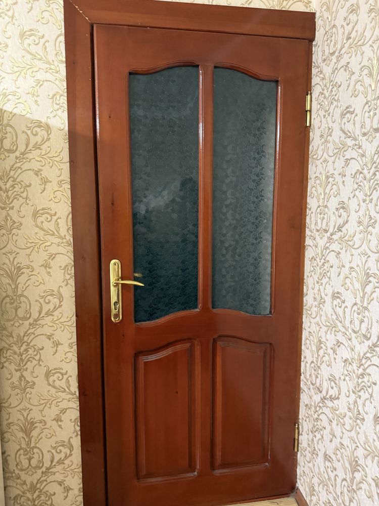 двери из натурального  дерева