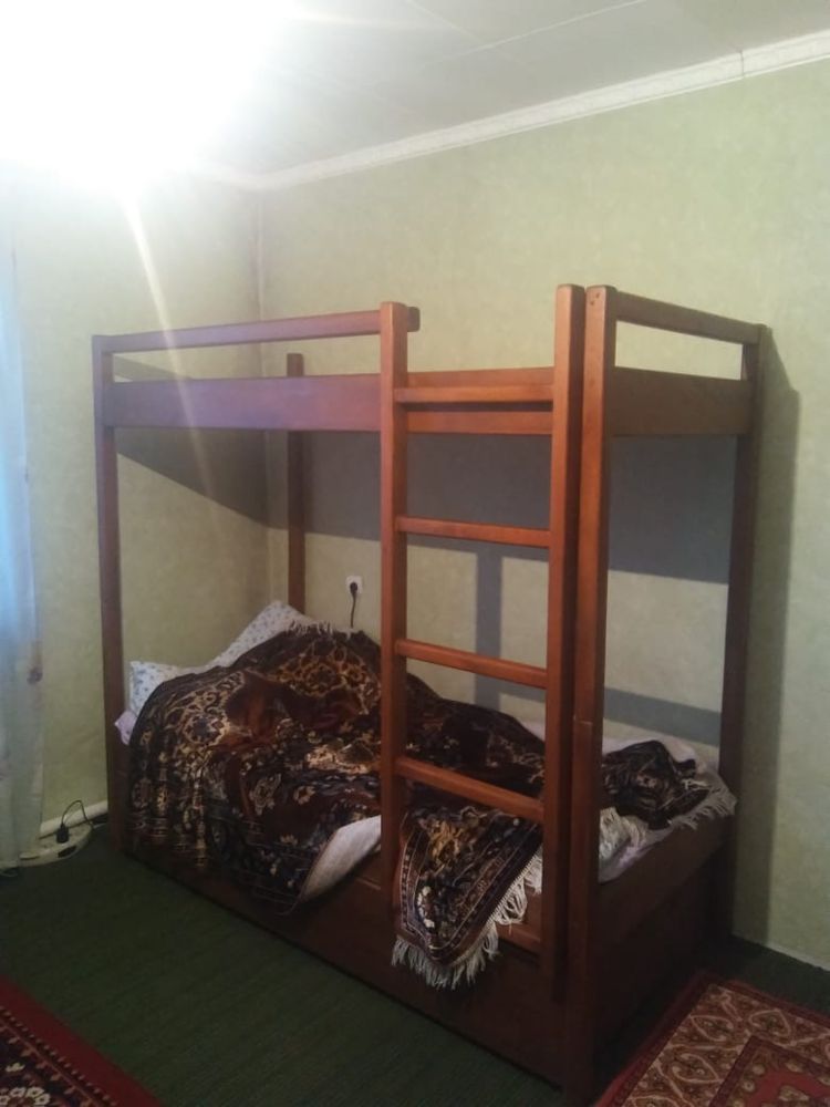 Кровать из чистого дерева