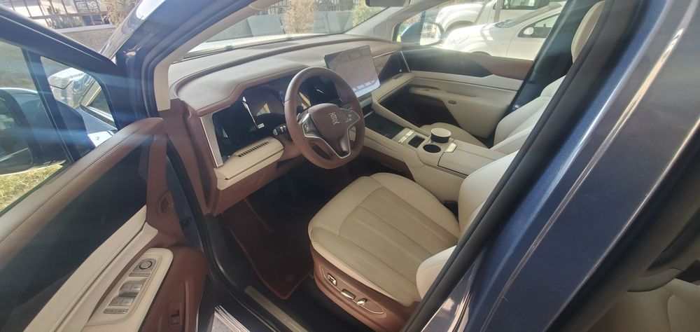 BYD XIA miniven srochna sotiladi