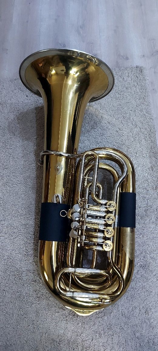 Tuba , Bas fanfara , trompeta , bass