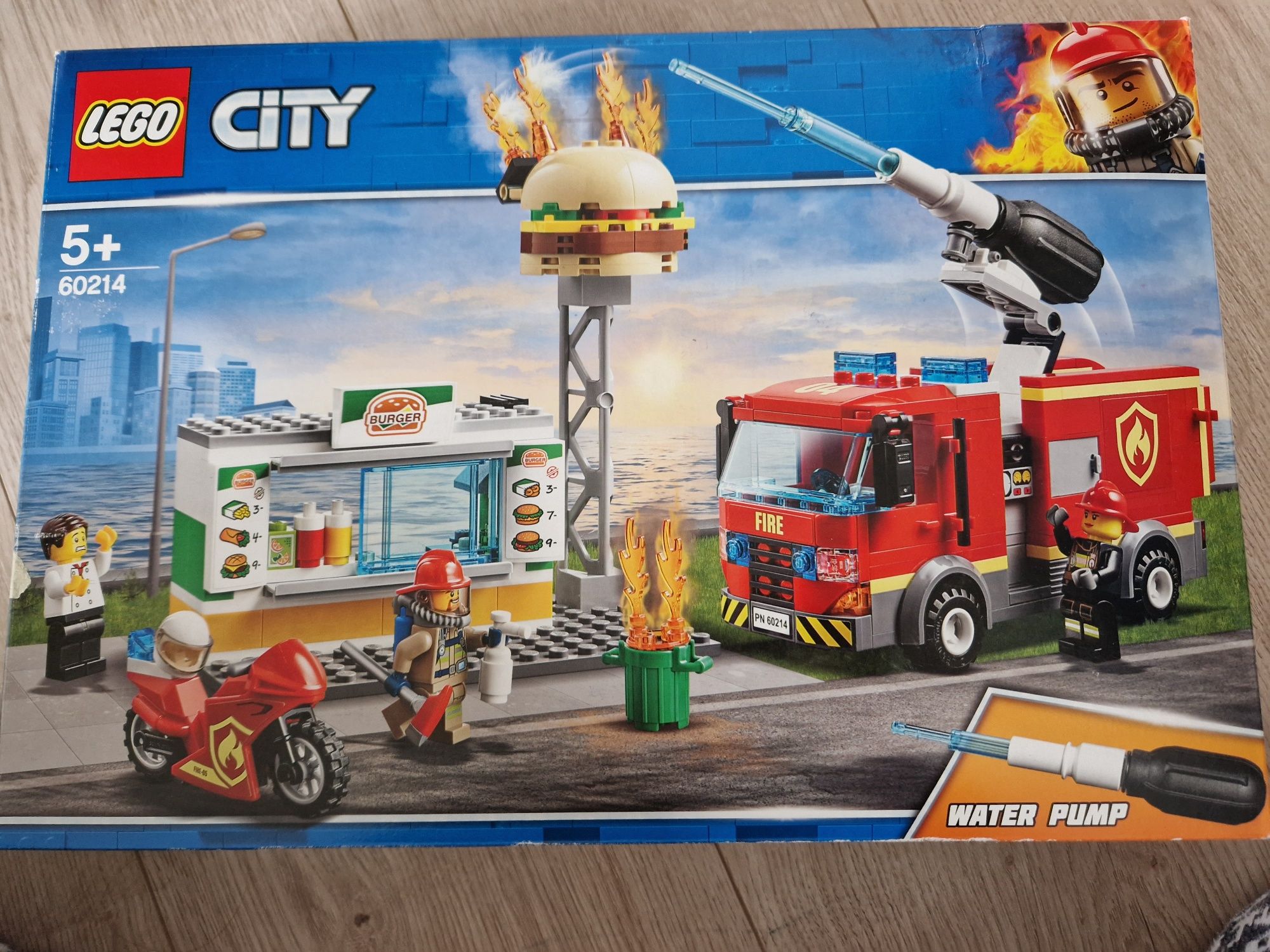Lego City 60214 - Stingerea incendiului de la burger bar
