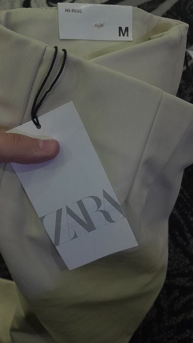 Кожанные кремовые брюки