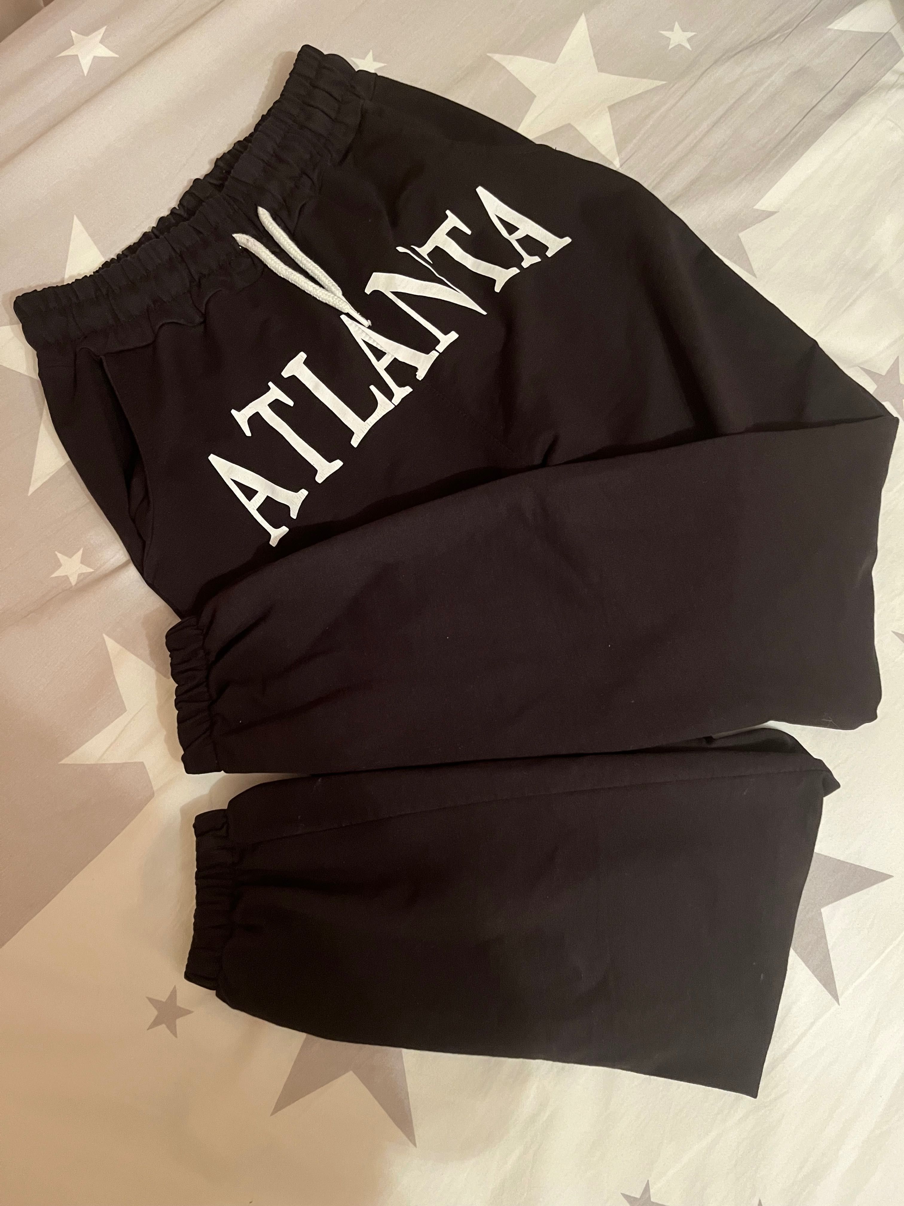 Черен панталон с надпис Atlanta
