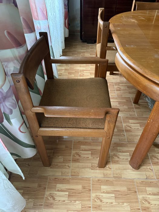 Masa din lemn masiv extensibila cu scaune