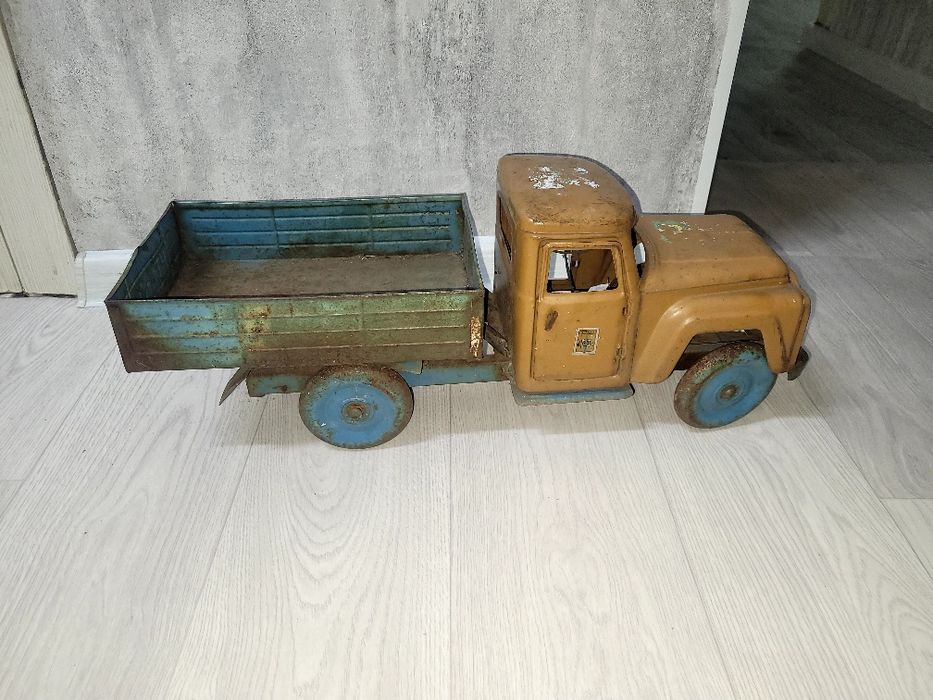 Продам машинку железную ссср