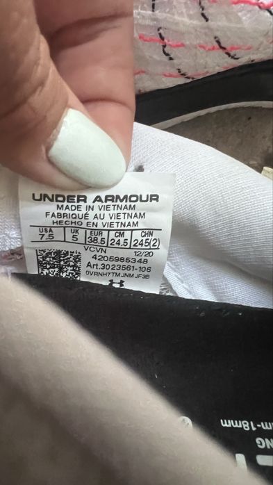 Under Armour UA W FLOW Velociti Wind-38,5/ бартер за други 39 номер