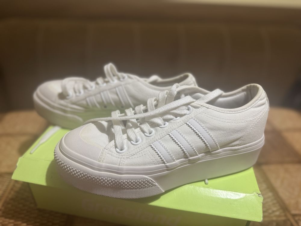 Дамски маратонки / сникърси Adidas бели
