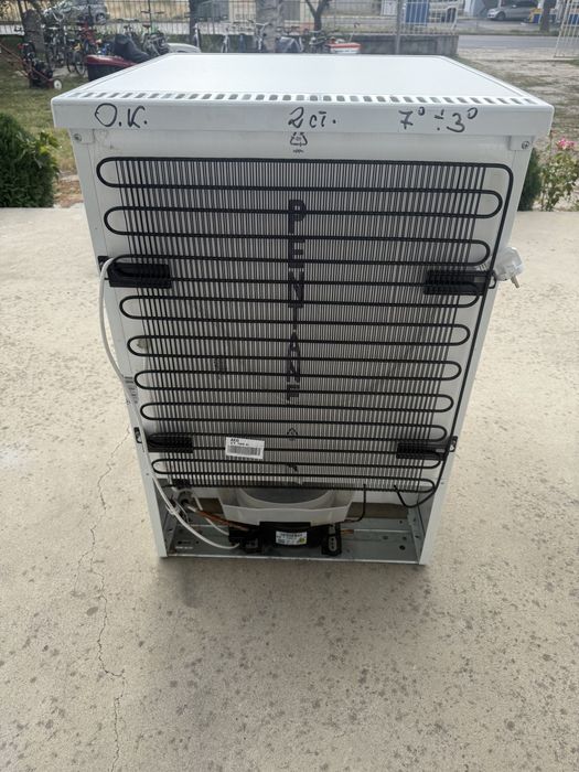 Малък хладилник AEG