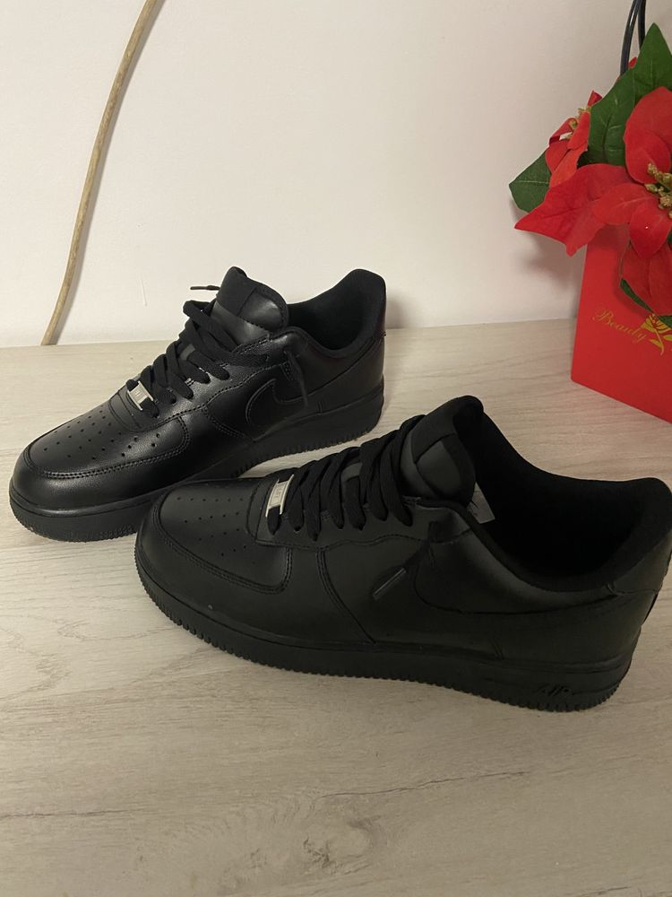 Nike Air Force 1 triple black noi