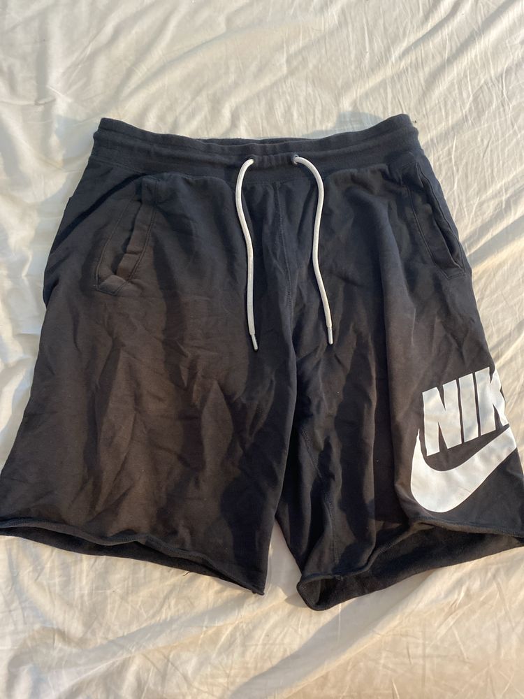 Vand pantaloni Nike/Jordan