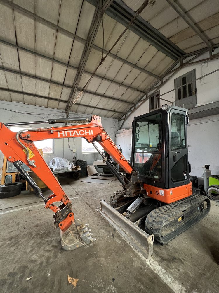 Inchiriez miniexcavator HITACHI ZX26U-5A