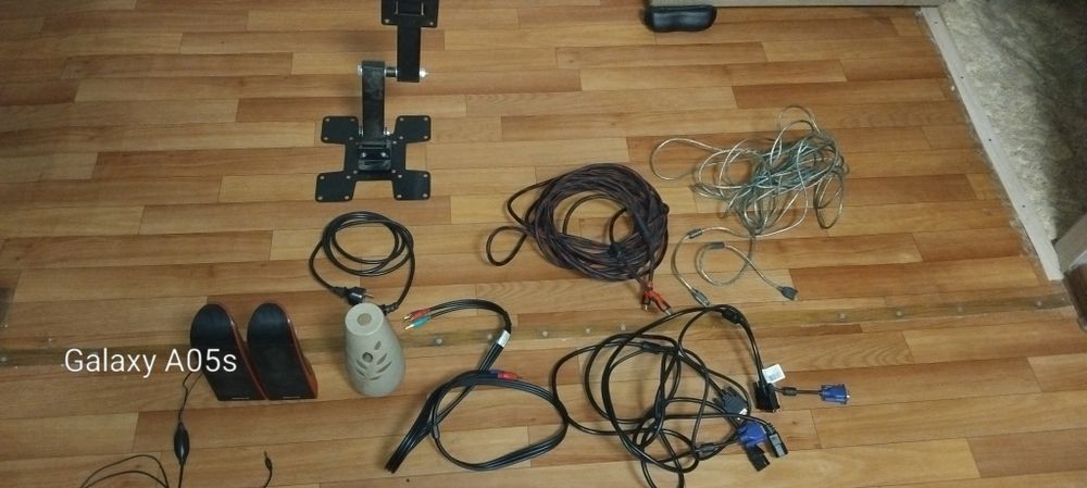 Кабеля для компьютера и др.