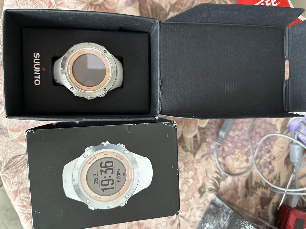 Продавам suunto ambit 3 sport sapphire