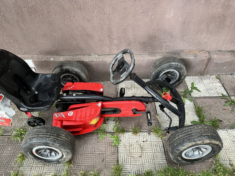 Vand kart cu pedale ORIGINAL FERRARI