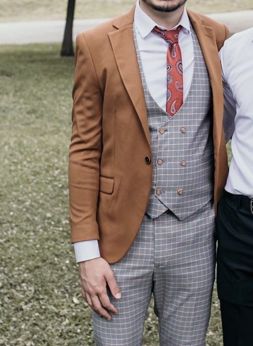 Vand costum Barbati alcatiut din 3 piese