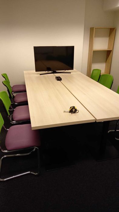 Офис маса за срещи