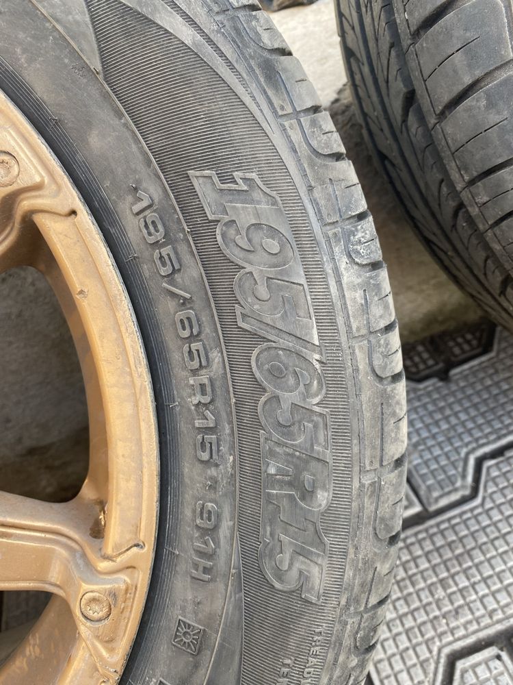 Продам балоны 195/65R15 с новой резиной на мерс