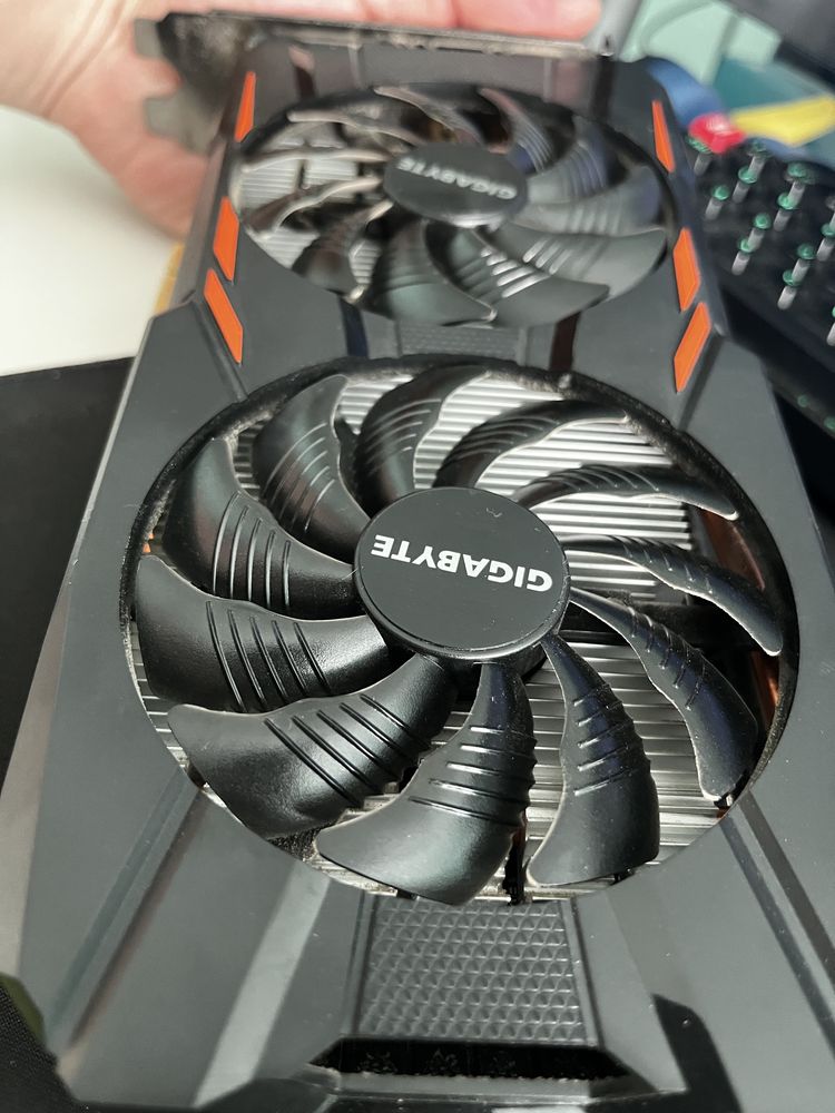 Видео карта GIGABYTE  GTX 1050