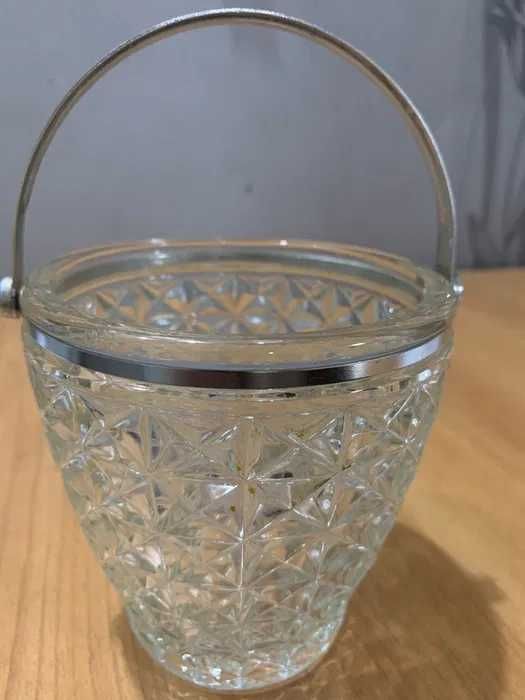 Ведерко для разного применения. Удобно забрать ПЕрешлю