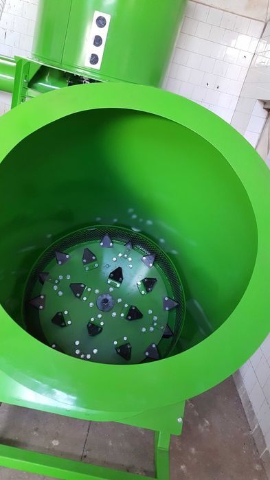 Utilaj produs brichete de paie