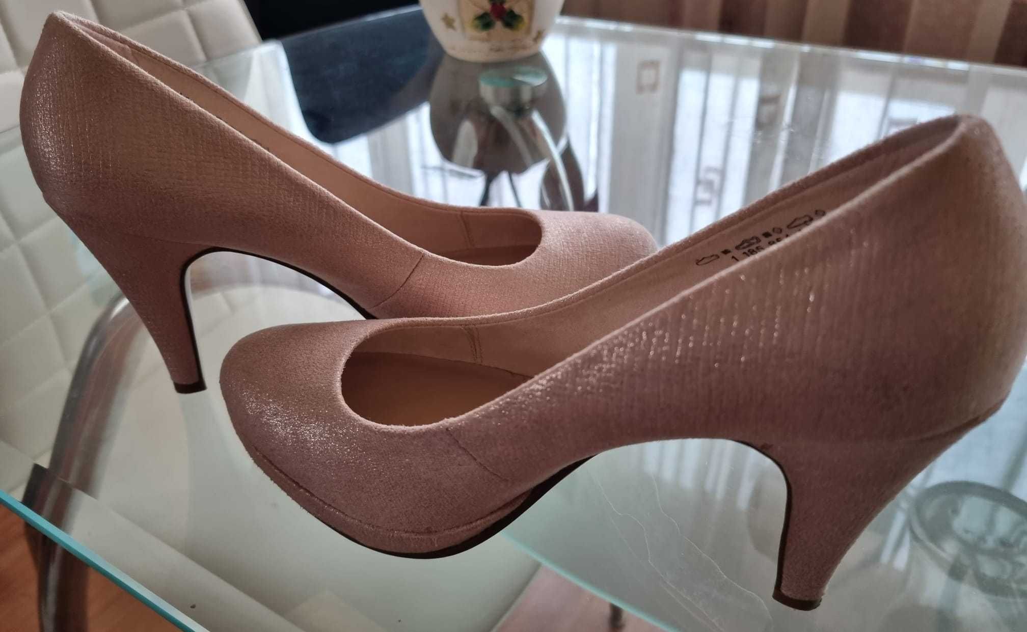 Pantofi noi, eleganti mărime 38