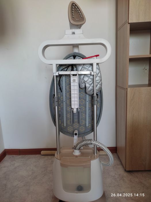 Паровой утюг с гладильной