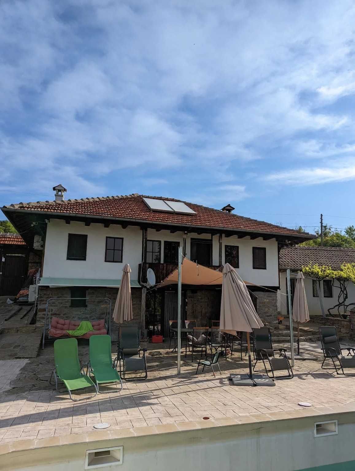 Двуетажна къща в село Буковец
