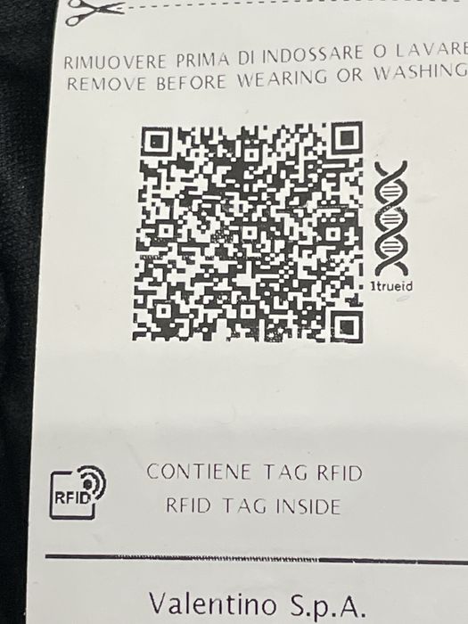 Пола на Valentino