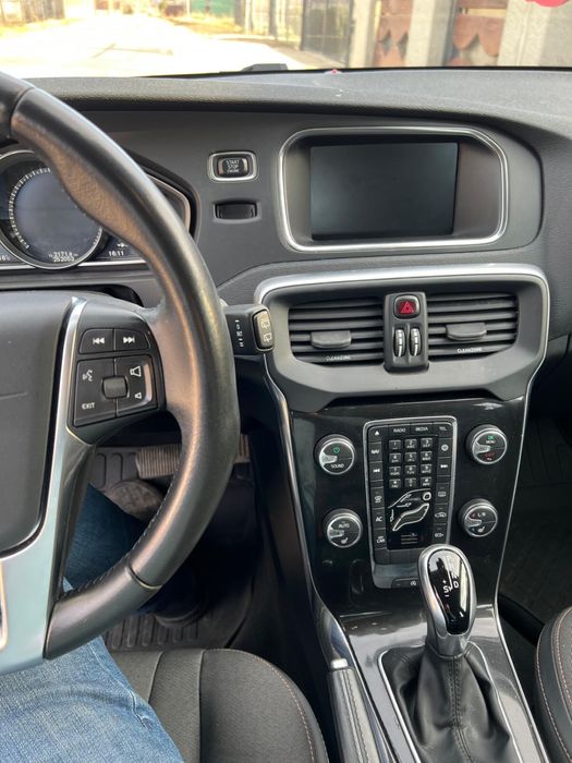 VOLVO V40 Cross Country