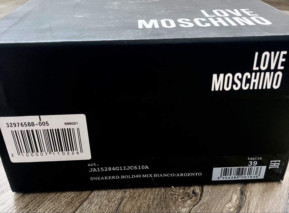 Уникални Love Moshino