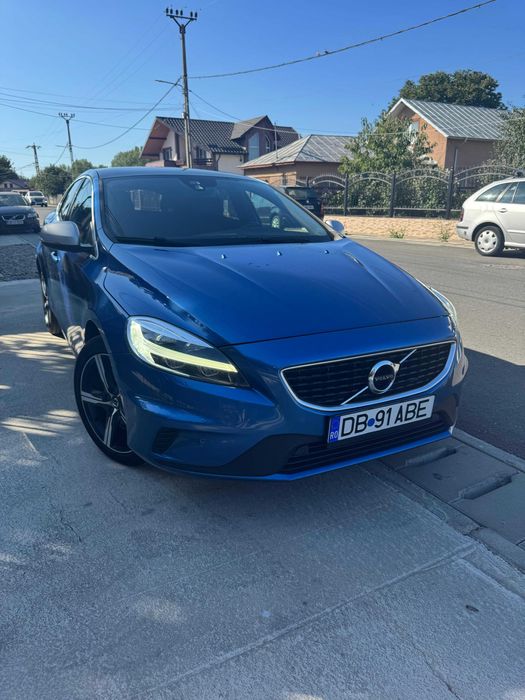 Volvo v40 R Design