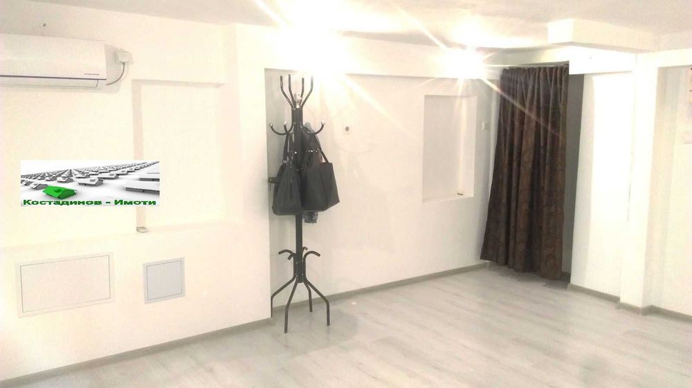 Дава се под наем Магазин в Пловдив, Център - 25 кв.м за 244.8 € - Снимка #1