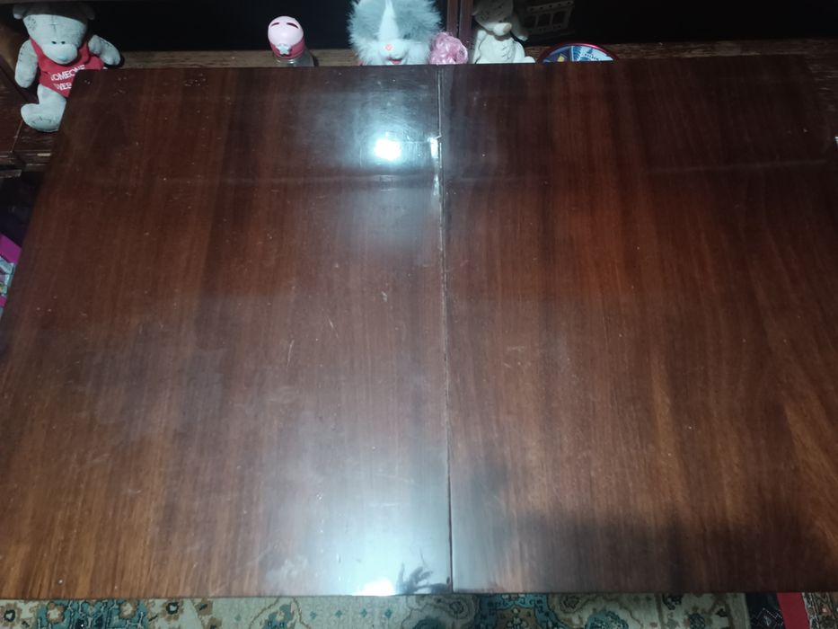 Продаётся деревянный стол.